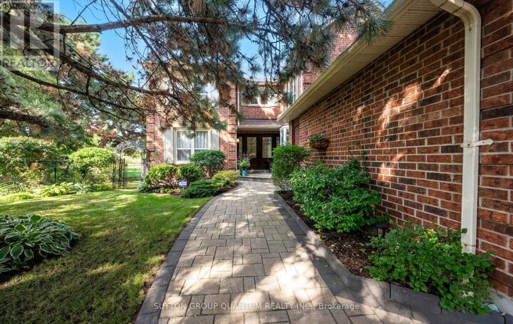 Property Photo:  4008 Powderhorn Court  ON L5L 3C4 