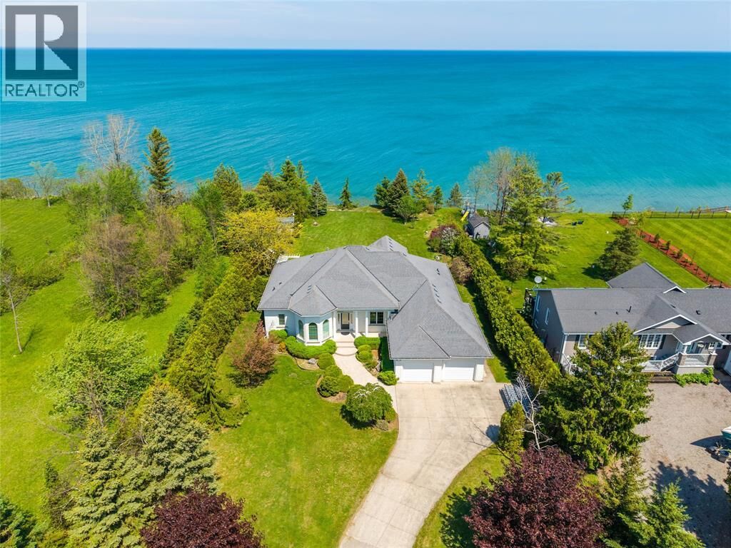 Property Photo: 4266 Bluepoint Drive ON N0N 1J6