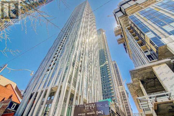 Property Photo:  1 Yorkville Avenue 2611  ON M4W 1L1 