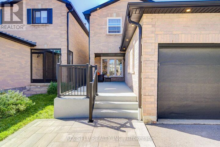 Property Photo:  527 Wallenberg Crescent  ON L5B 3L8 