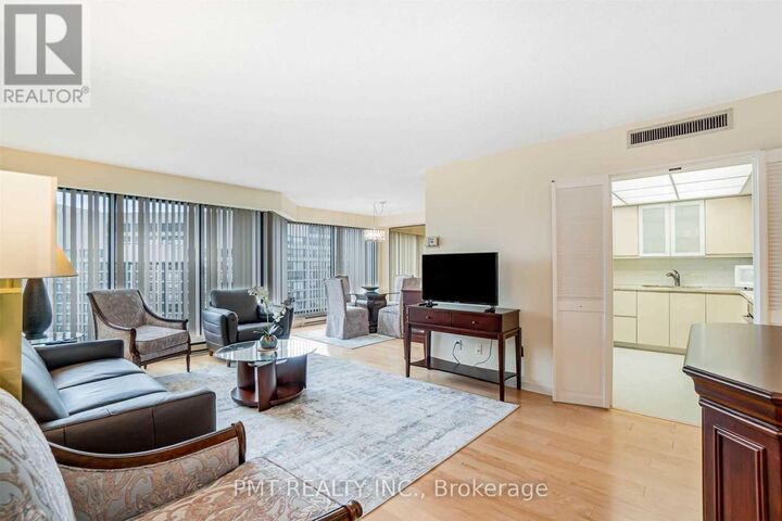 Property Photo:  55 Harbour Square 3315  ON M5J 2L1 
