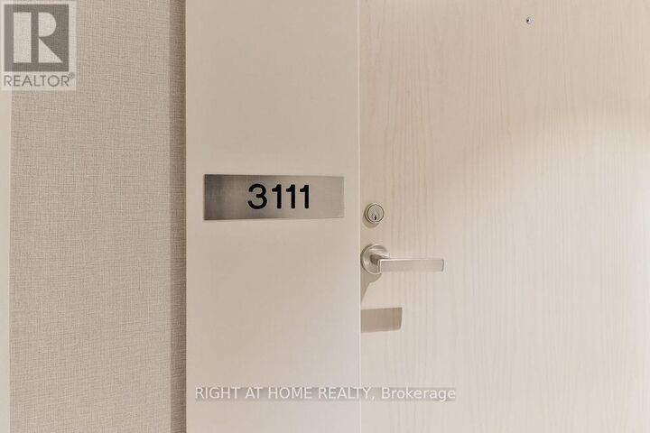 Property Photo:  138 Downes Street 3111  ON M5E 0E4 