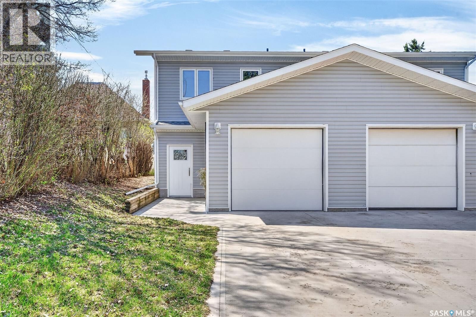 Property Photo:  546 21st Street E  SK S6V 1M4 
