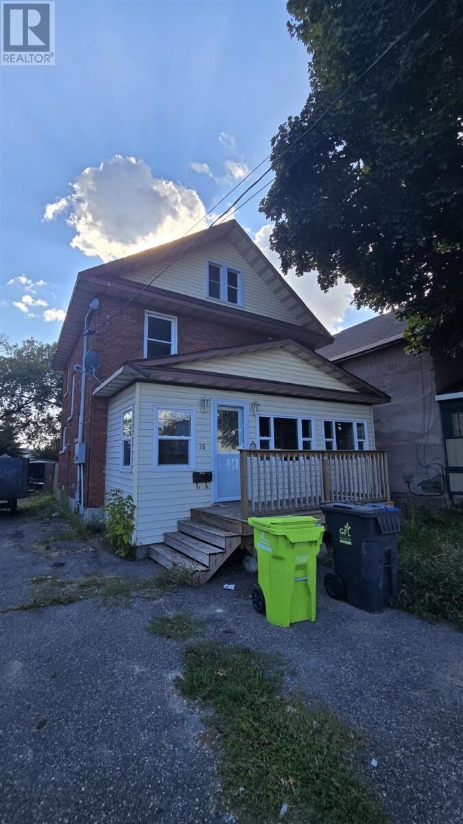 Property Photo:  35 Albert St  ON P6A 2H7 