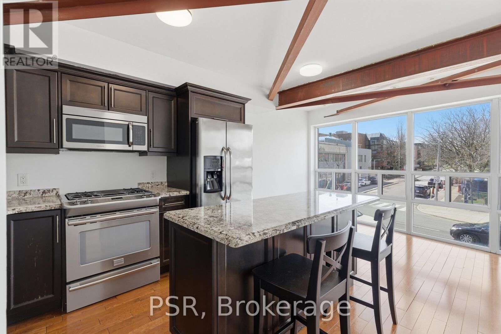 Property Photo:  2541 Yonge Street Apt 1  ON M4P 2H9 