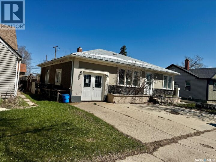 Property Photo:  255 Broadway Street W  SK S3N 0N4 