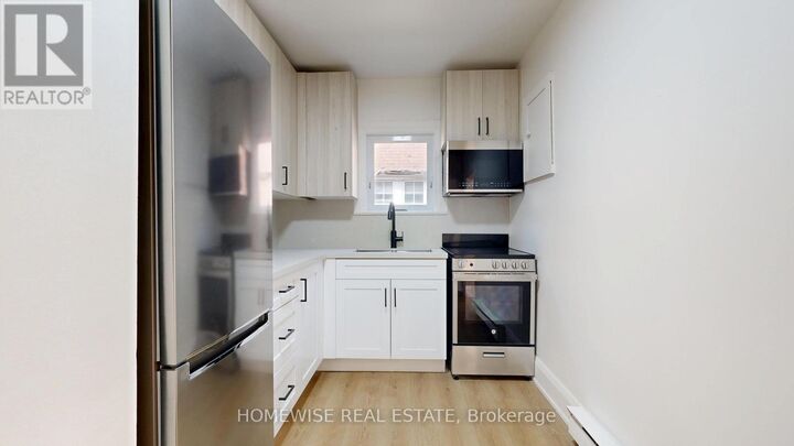 Property Photo:  1214 Avenue Road 1  ON M5N 2G4 
