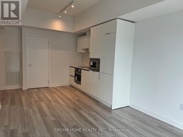Property Photo:  238 Simcoe Street 1807  ON M5T 3B9 