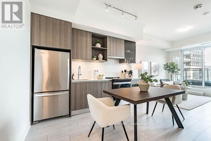 Property Photo:  395 Dundas Street West 504  ON L5M 5R8 