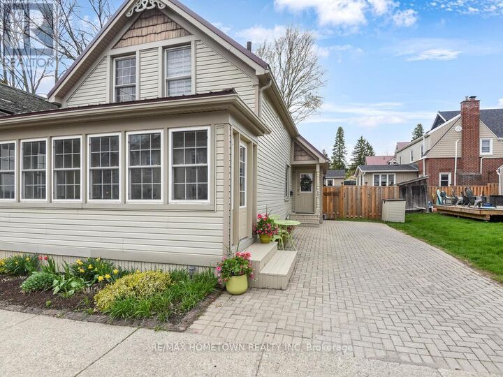 Property Photo:  20 Hartley Street  ON K6V 3N3 