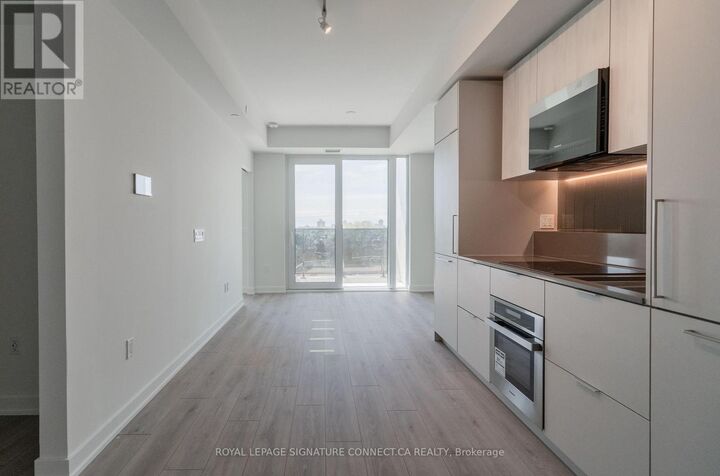 Property Photo:  1 Fairview Road East 402  ON L5A 0B4 