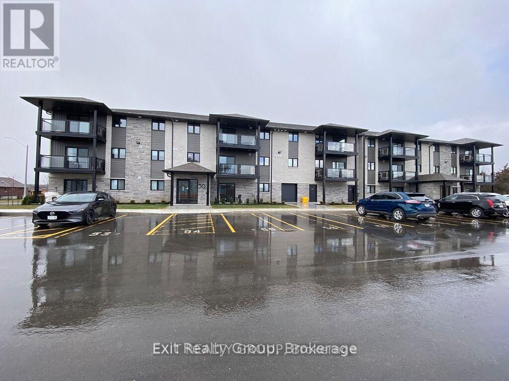 Property Photo:  30 Hillside Meadow Drive 301  ON K8V 0J7 
