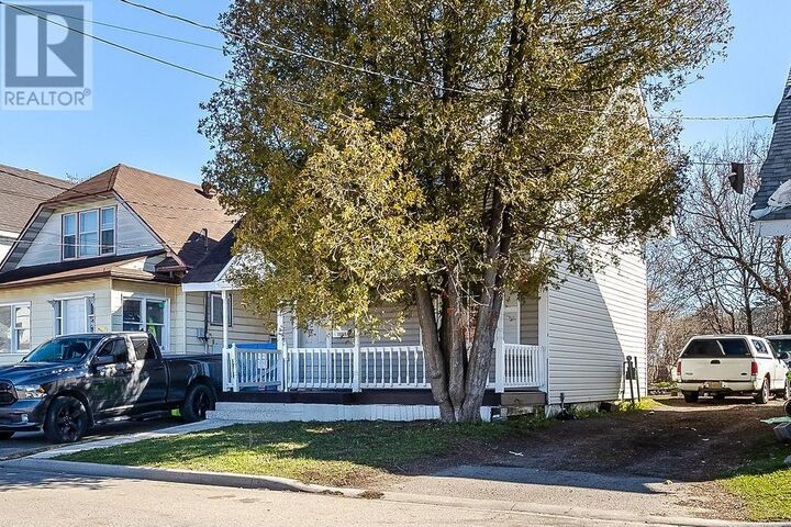 Property Photo:  104 London St  ON P6A 2S4 