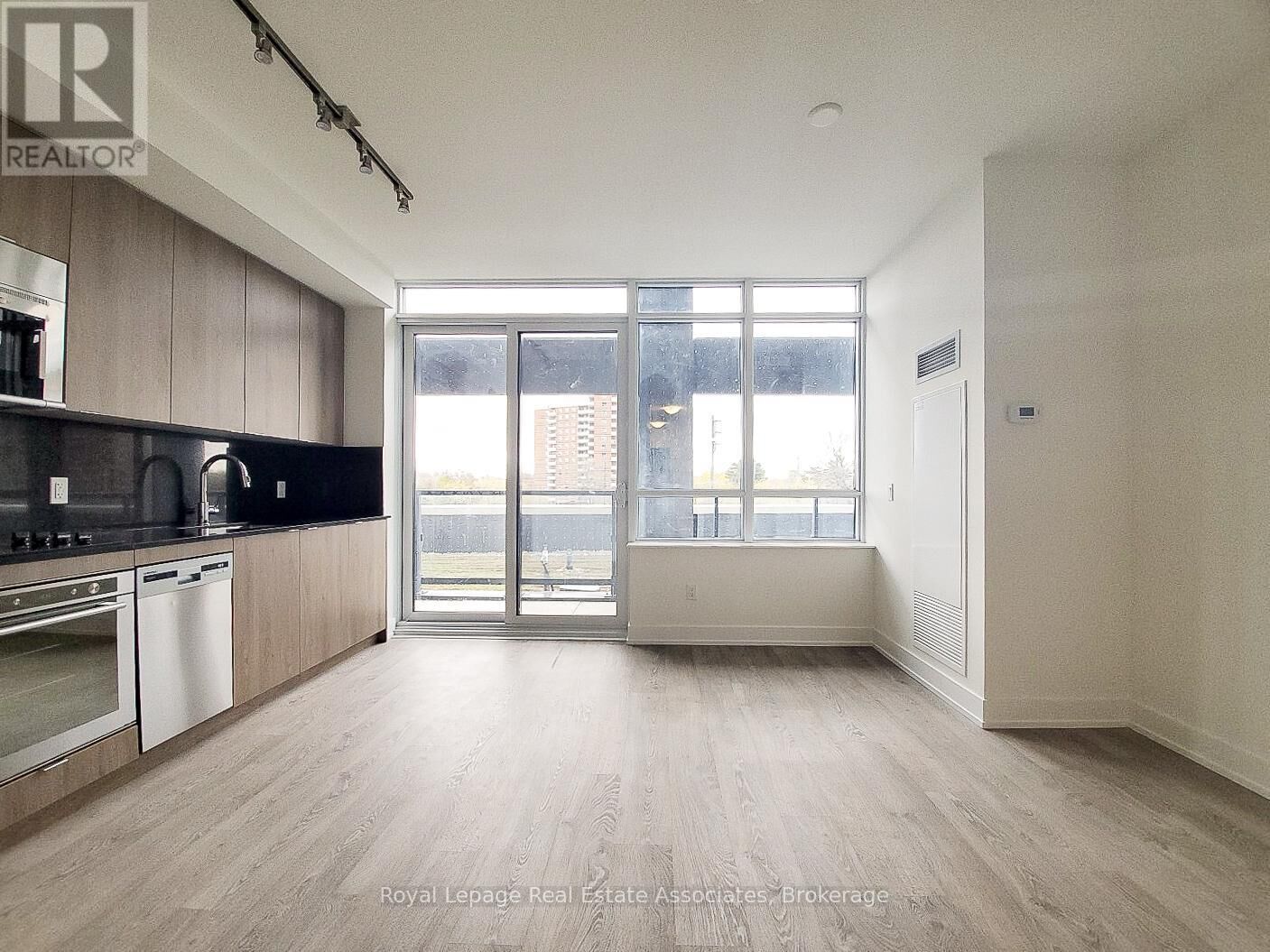 Photo de la propriété:  5 Mabelle Avenue 227  ON M9A 0C8 