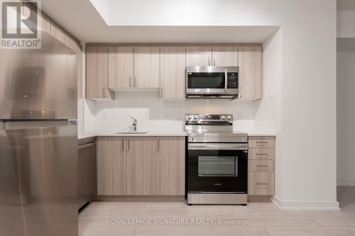 Property Photo:  556 Marlee Avenue 331  ON M6B 3J3 