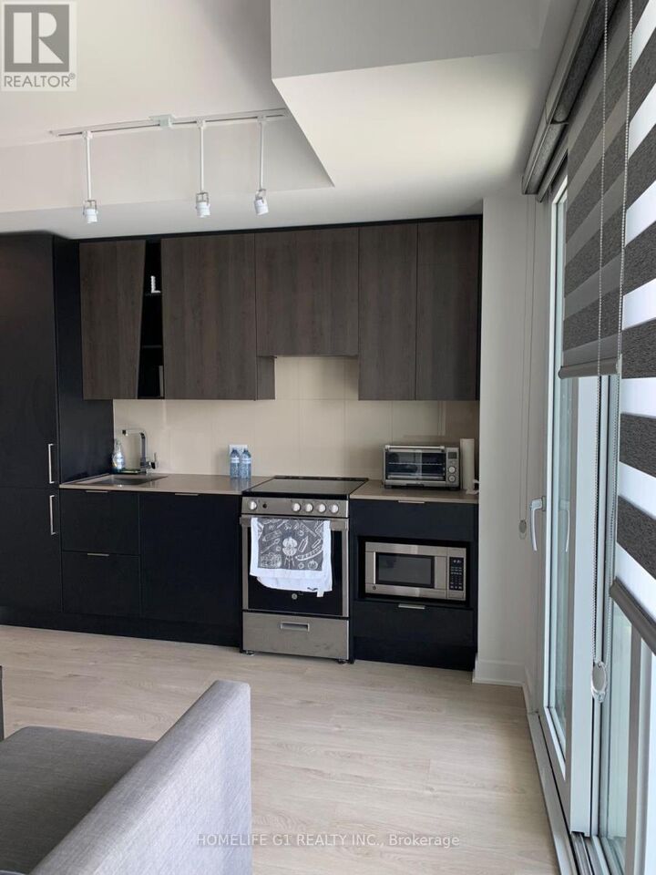 Property Photo:  3900 Confederation Parkway 1309  ON L5B 4M6 