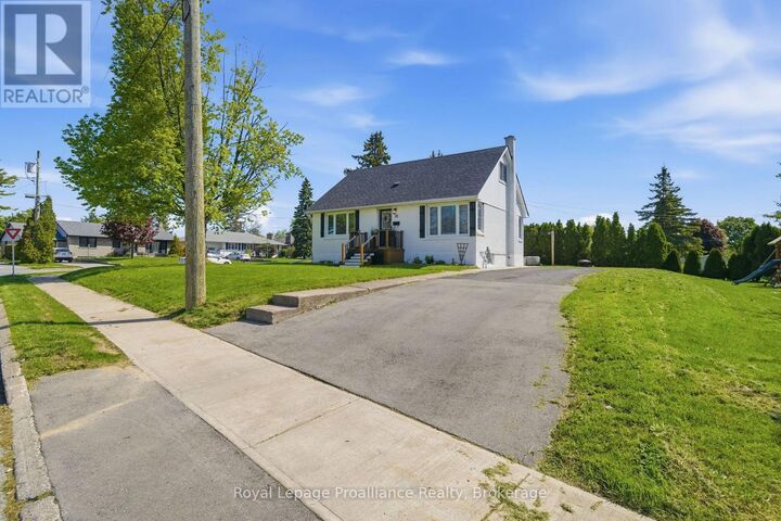 Property Photo:  19 Coleman Drive  ON K8V 3A5 