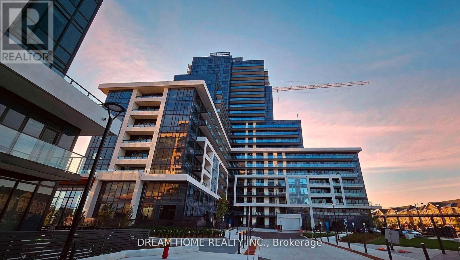 Property Photo: 3220 William Coltson Avenue 1302 ON L6H 7C2