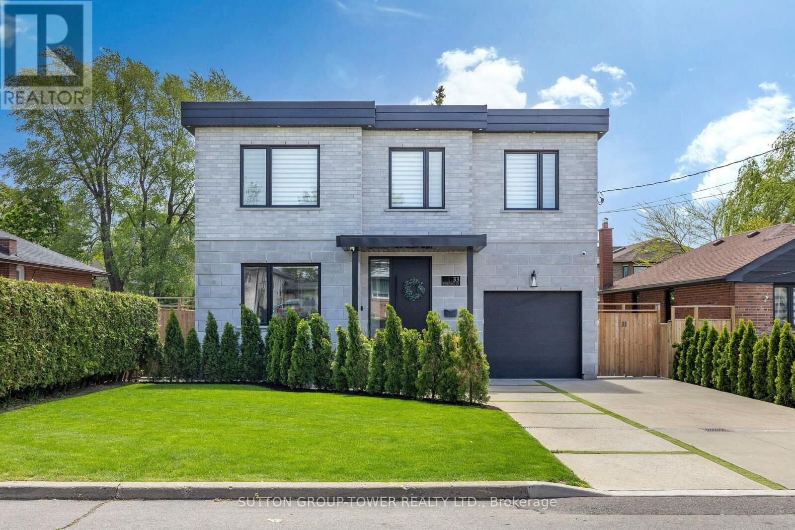 Property Photo:  33 Wickford Drive  ON M6L 1K9 