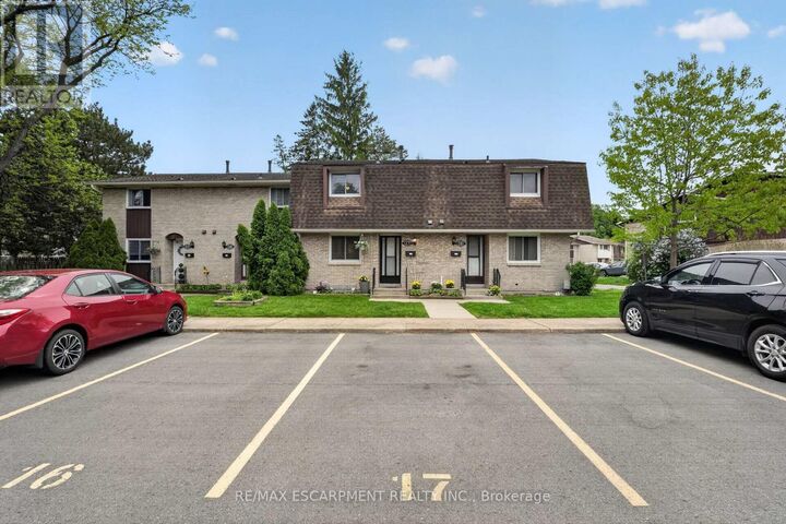 Property Photo:  50 Lakeshore Road 17  ON L2N 6P8 