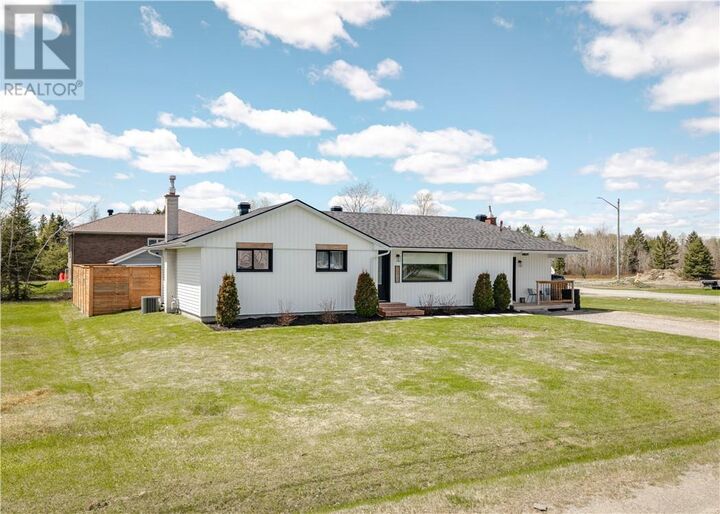 Property Photo: 3977 Wayne Crescent ON P3N 1J6