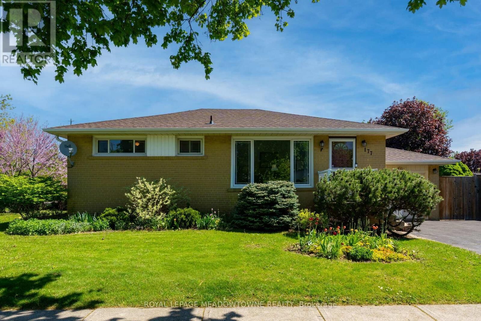 Property Photo: 177 Delrex Boulevard ON L7G 4E4