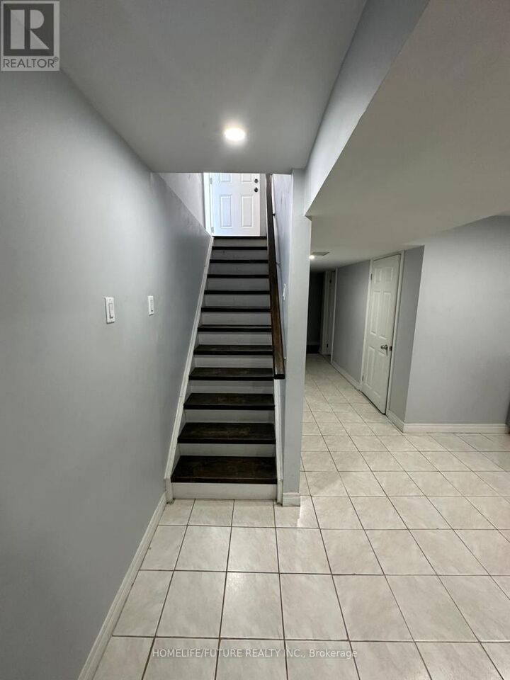 Property Photo:  19 Hummingbird Drive Bsmt  ON M1X 1W8 