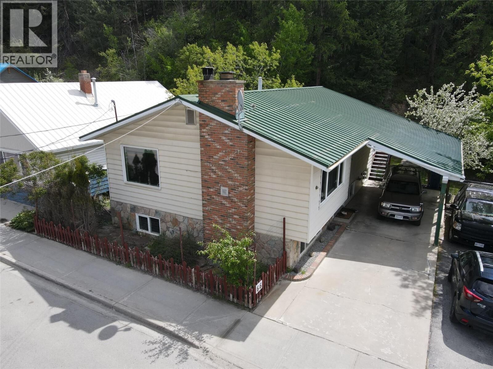 Property Photo: 66 Wallinger Avenue BC V1A 1Y5