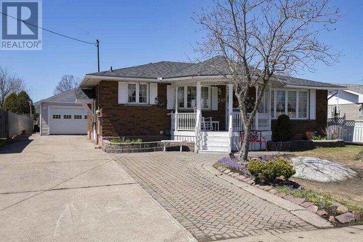 Photo de la propriété: 247 Prentice Ave ON P6C 4R1