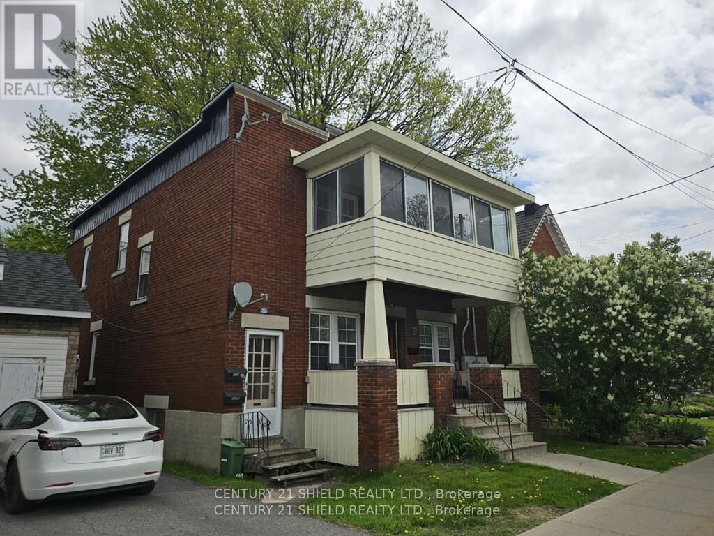 Property Photo: 125 Marlborough Street ON K6H 4A1