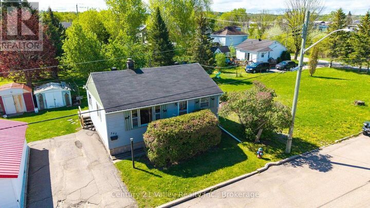 Photo de la propriété: 397 Mary Avenue ON K7V 3P6