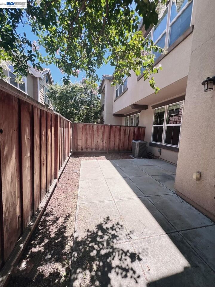 Property Photo:  20 S Hidalgo St  CA 95391 