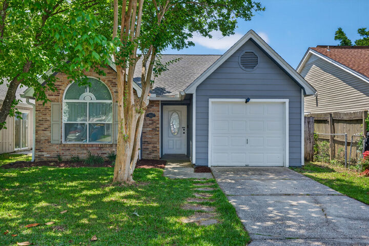 Property Photo:  3022 Yorktown Circle  FL 32547 
