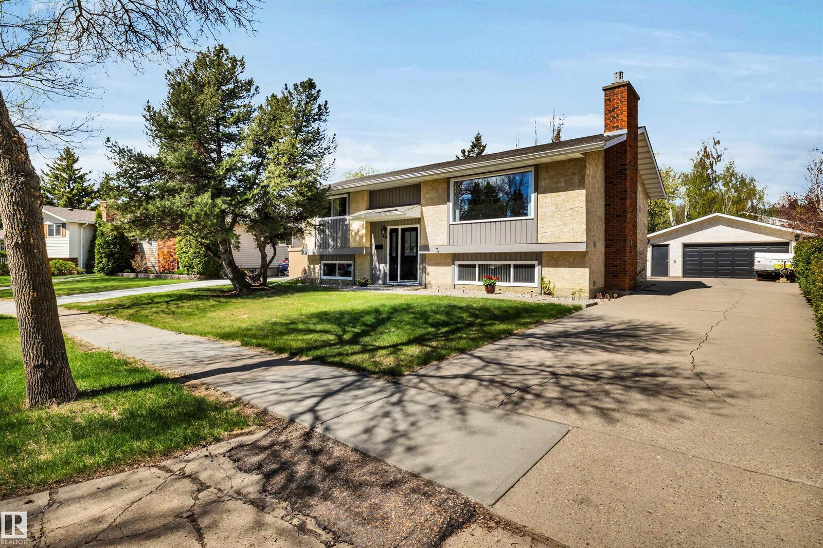 Property Photo:  46 Larkspur Crescent  AB T8N 2M5 