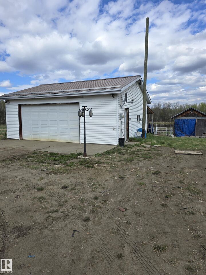 Property Photo:  53559 Range Rd 220  AB T8E 2B6 