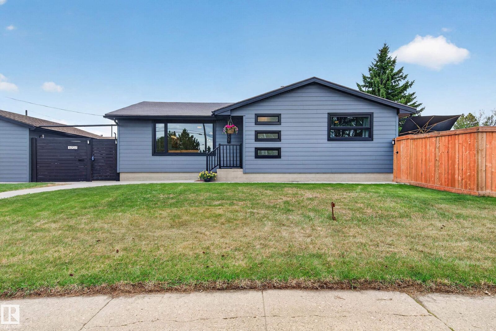Property Photo: 6707 92B Avenue NW AB T6B 0V8