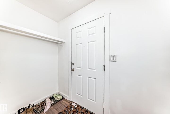 Property Photo:  13904 135 Avenue NW  AB T5L 3Y8 