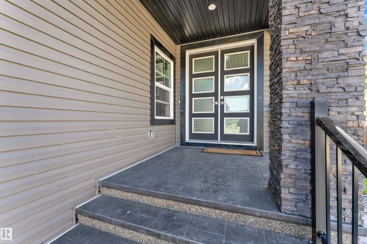 Property Photo: 9 Lincoln Court AB T7X 0N5
