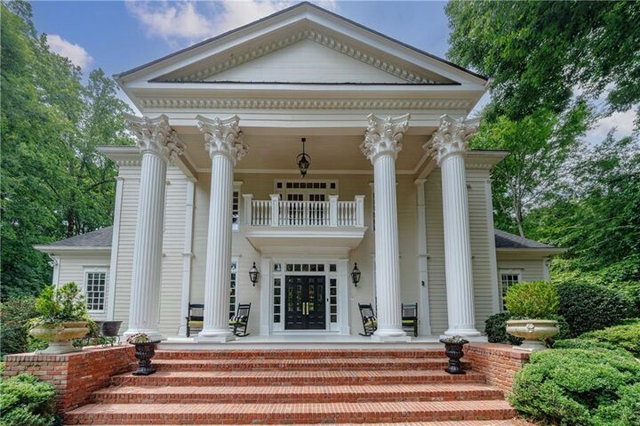 Property Photo:  510 Londonberry Road  GA 30327 