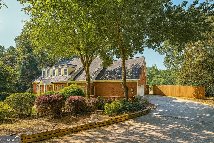 Property Photo:  4070 Runnymede Drive SW  GA 30047 