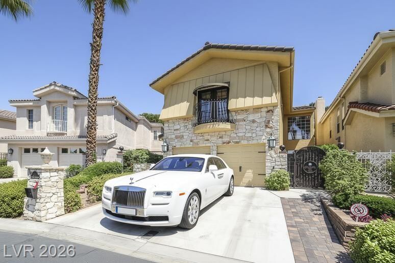 Property Photo:  2863 Queens Courtyard Drive  NV 89109 