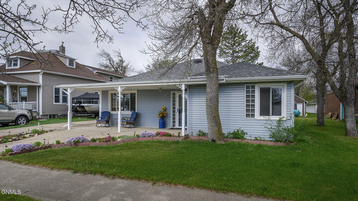 Property Photo:  217 1st Avenue NW  ND 58545 