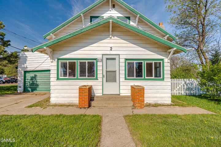 Property Photo: 212 7th Street S ND 58563