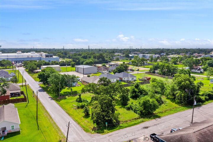 Property Photo:  0 N 2nd Street  TX 77571 