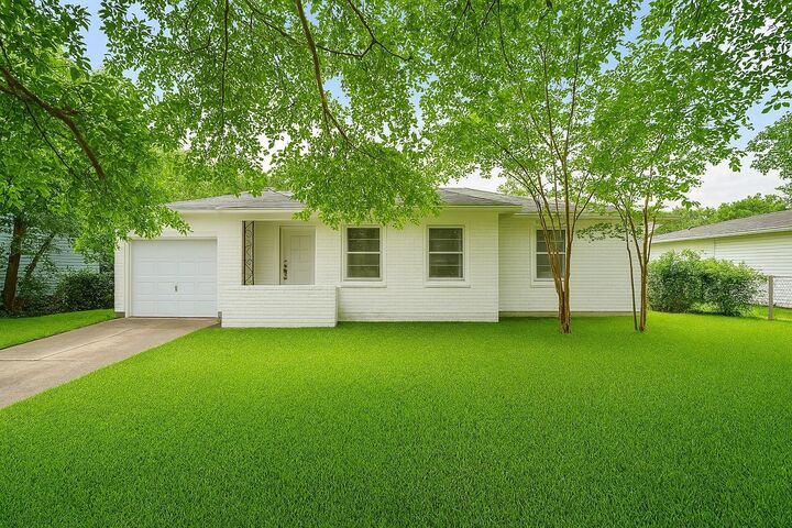 Property Photo: 5814 Darnell Street TX 77074