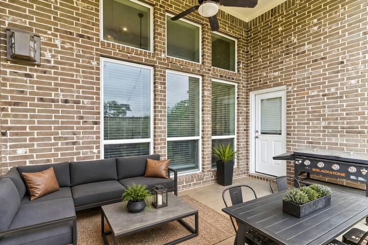 Property Photo: 308 Bentside Place TX 77531