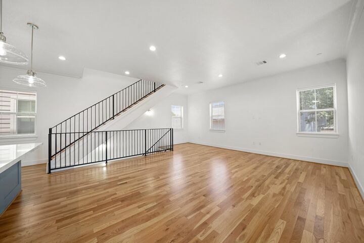 Property Photo:  5345 Larkin Street  TX 77007 