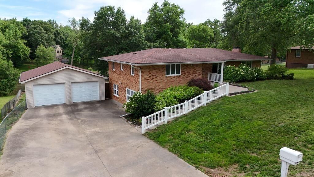 Property Photo:  3900 E Hills Drive  MO 64503 