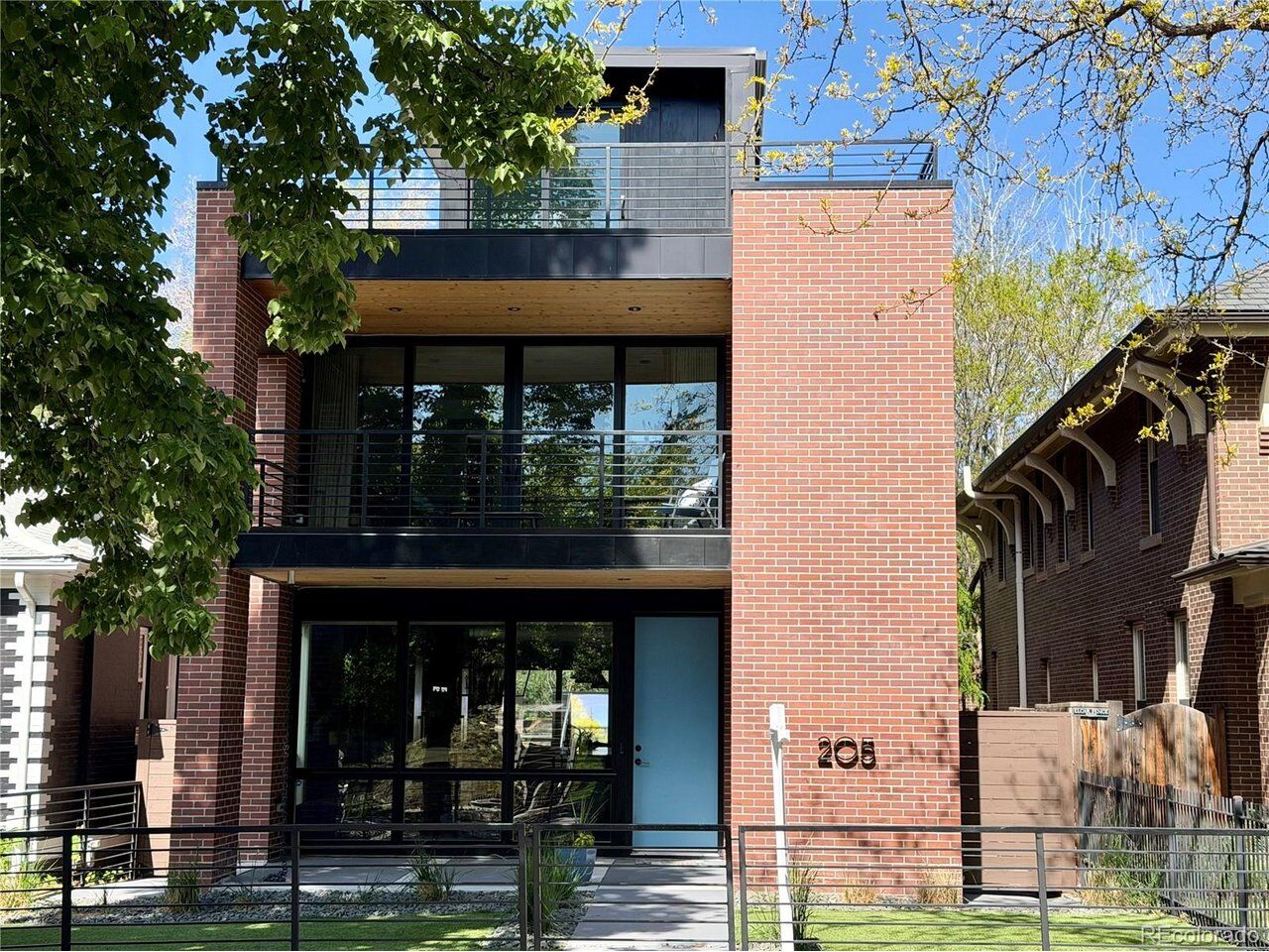 Property Photo:  