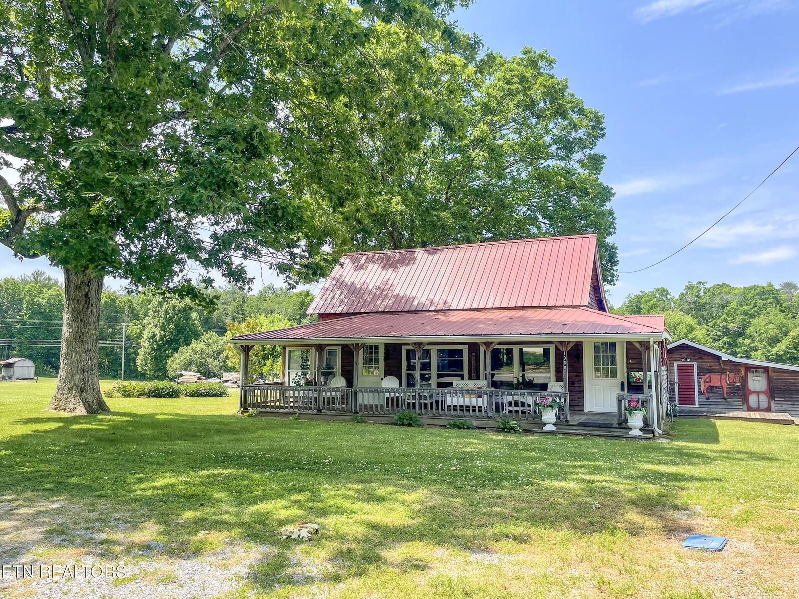Property Photo:  1960 Leffle Webb Rd  TN 38572 